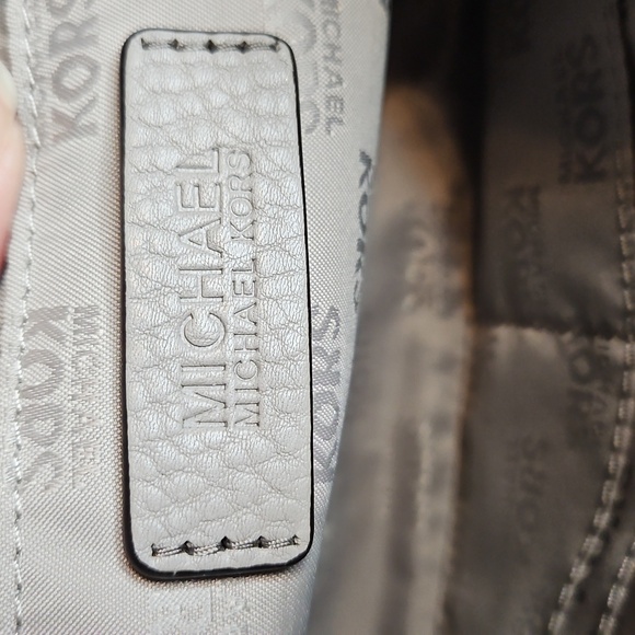 MICHAEL Michael Kors Elegant Gray Leather Shoulder Bag - Picture 10 of 11